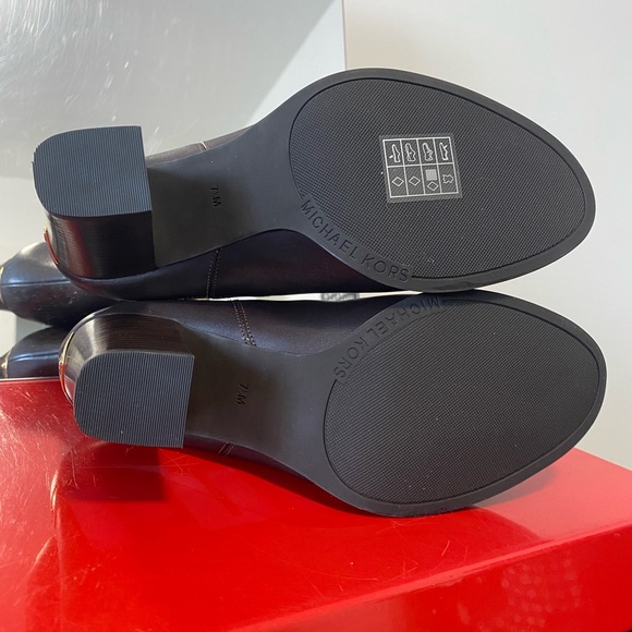 SOLD! BRAND NEW MICHAEL KORS Boots 7.5 US Water and stain repellent DONE - Picture 3 of 11